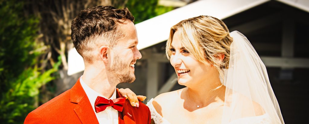 Mariés souriants lors d’un mariage en Bourgogne – photographie Forever Day Events